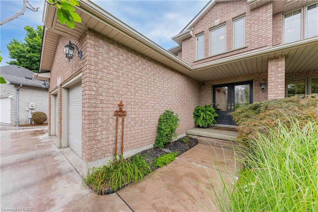 52 Archwood Crescent Property Photo 3