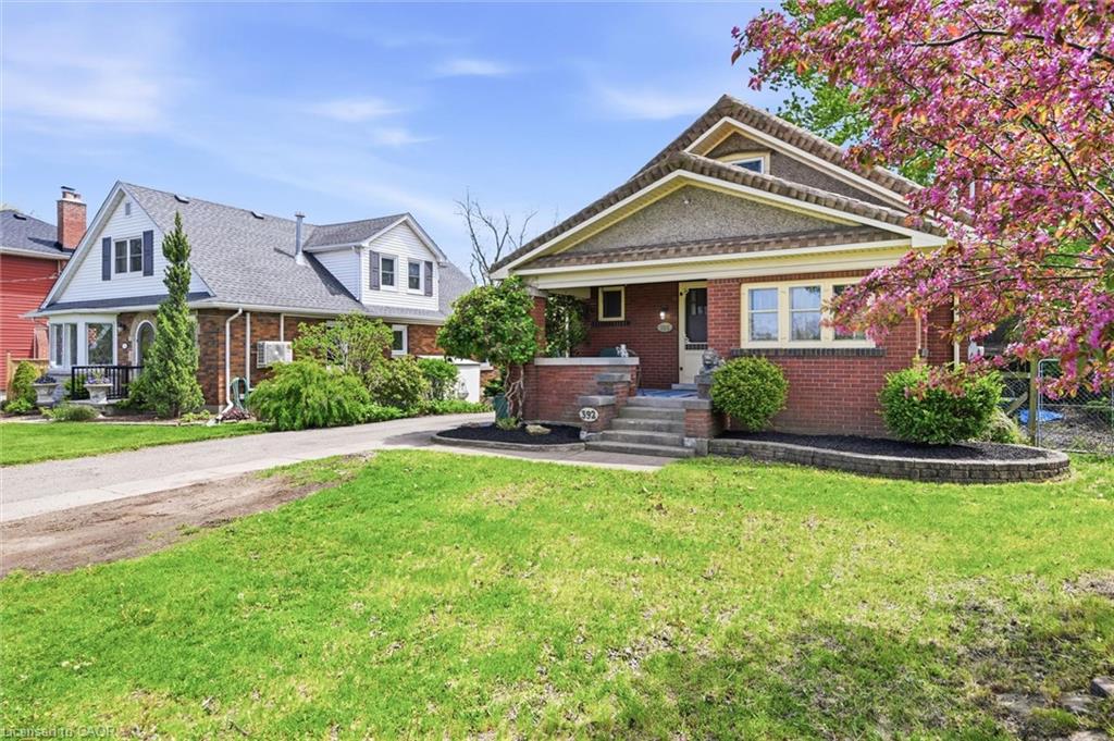 392 Queenston Street Property Photo 1