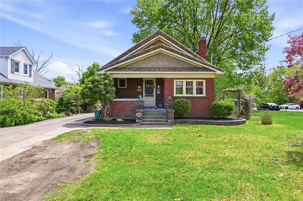 392 Queenston Street Property Photo 1