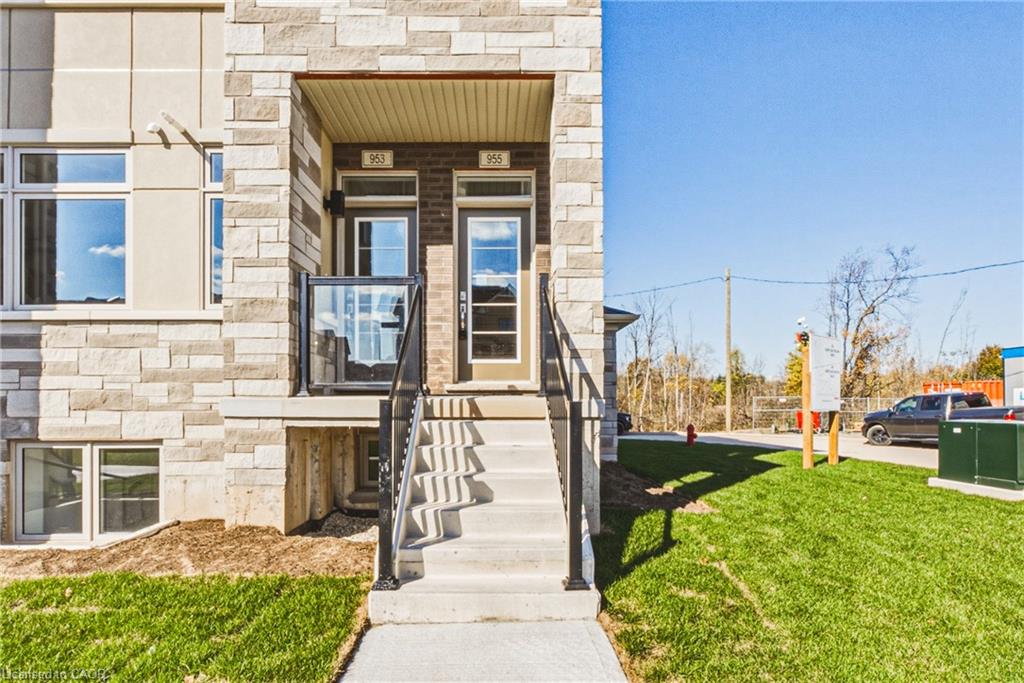 84-955 North Waterdown Drive Property Photo 1