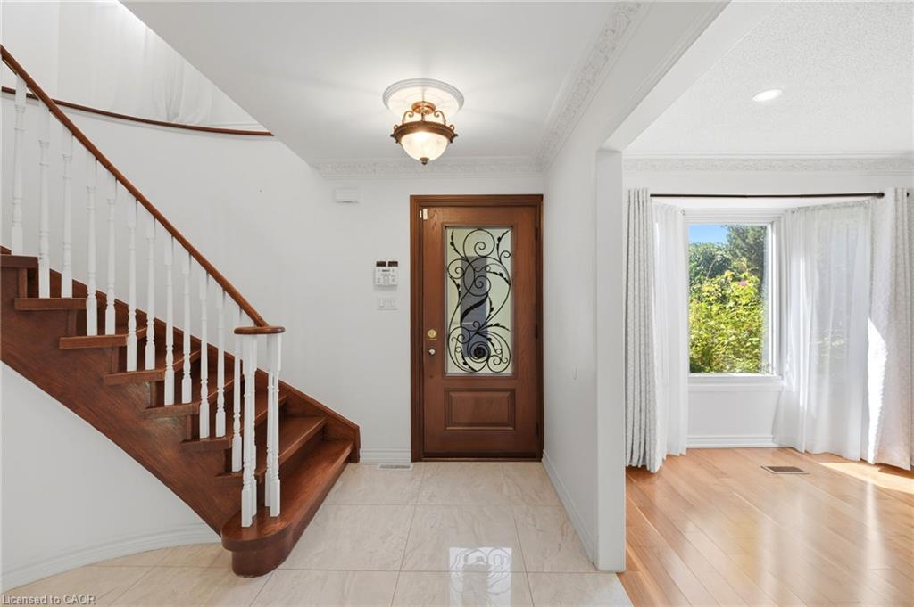 127 O'connor Crescent Property Photo 4