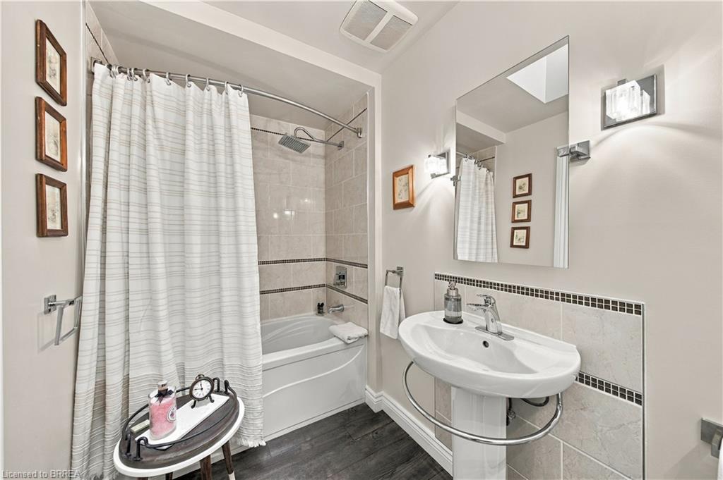 447 King Edward Street Property Photo 28