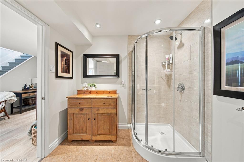 447 King Edward Street Property Photo 36
