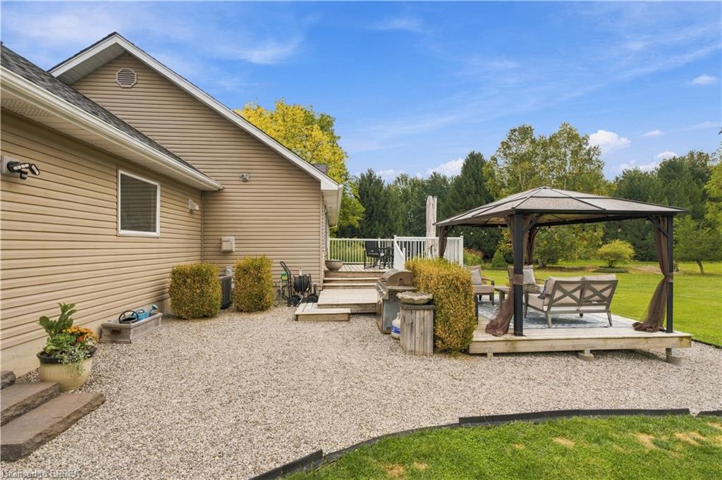447 King Edward Street Property Photo 43