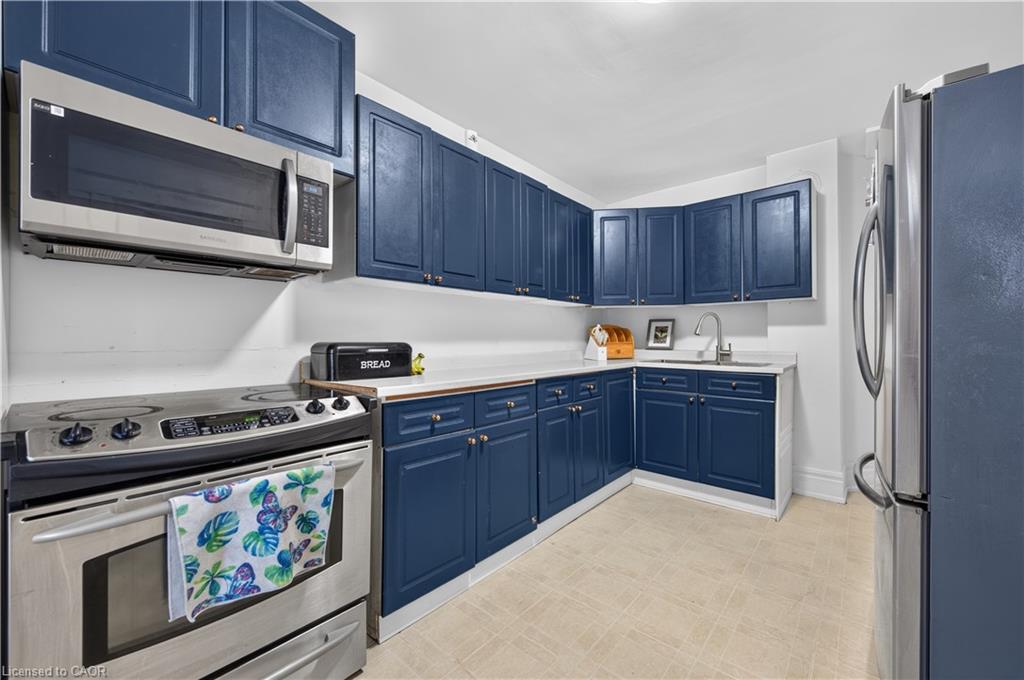 21 Cameron Avenue N Property Photo 14