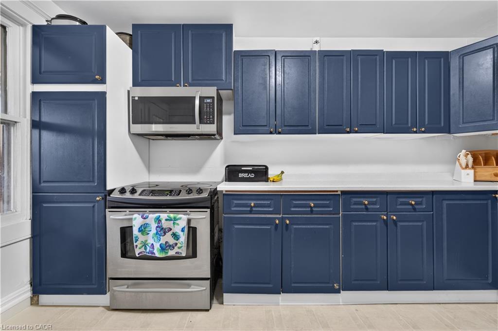 21 Cameron Avenue N Property Photo 15