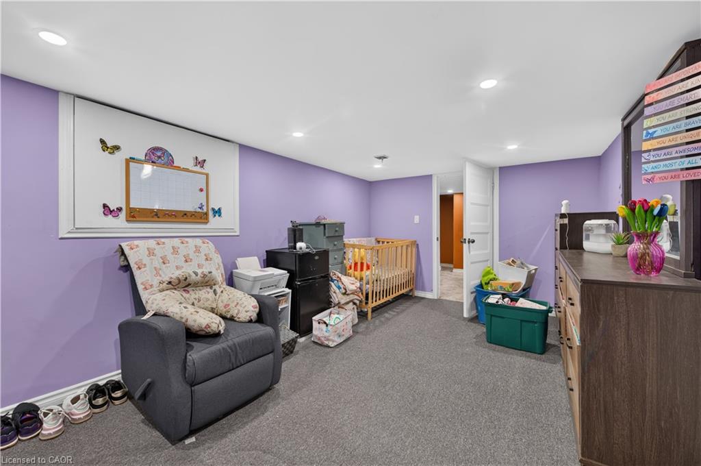 21 Cameron Avenue N Property Photo 19