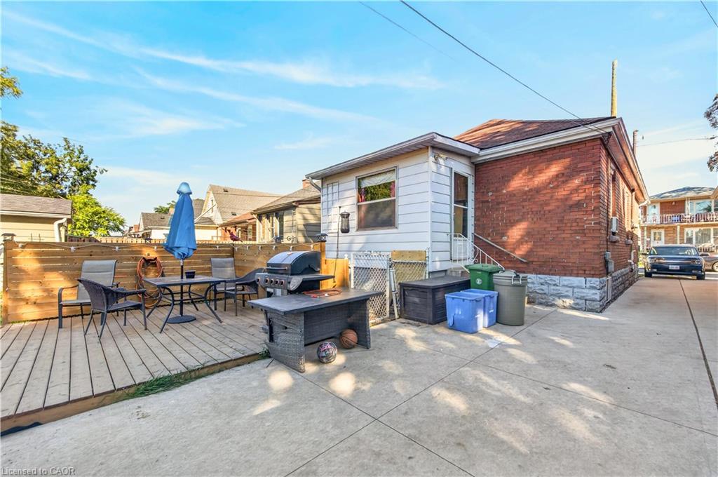 21 Cameron Avenue N Property Photo 25