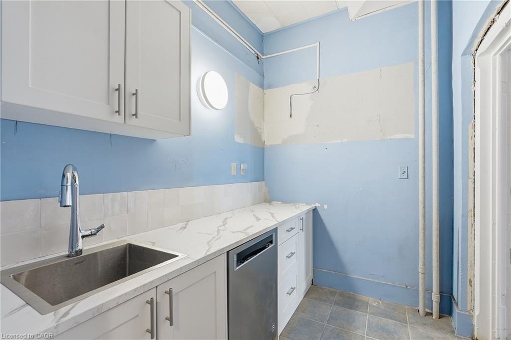 191 James Street S Property Photo 17