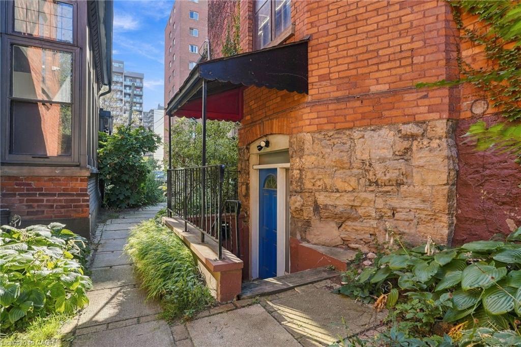 191 James Street S Property Photo 25