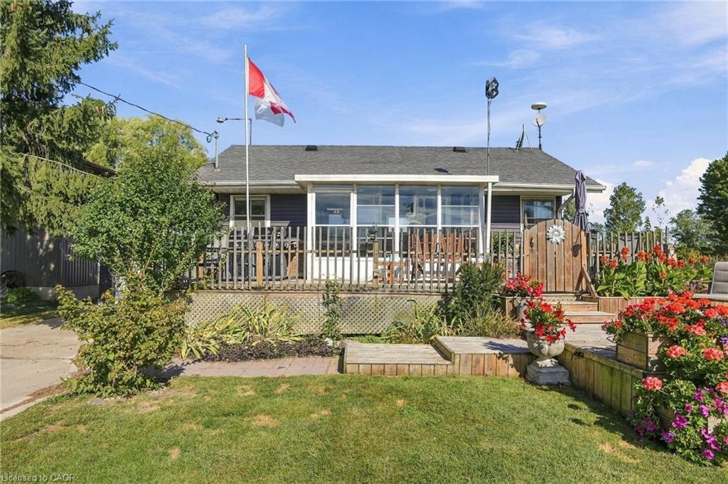 2579 Lakeshore Road Property Photo 2