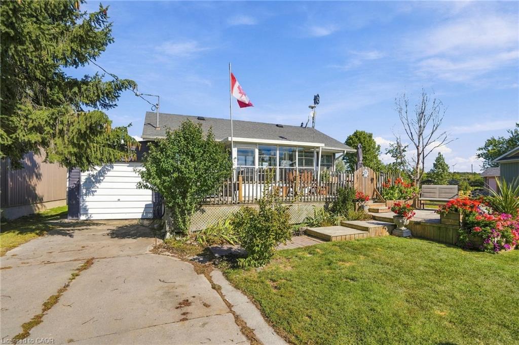 2579 Lakeshore Road Property Photo 5