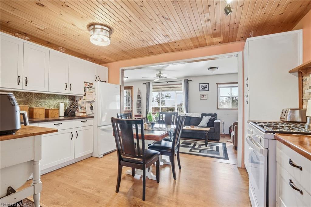 2579 Lakeshore Road Property Photo 12