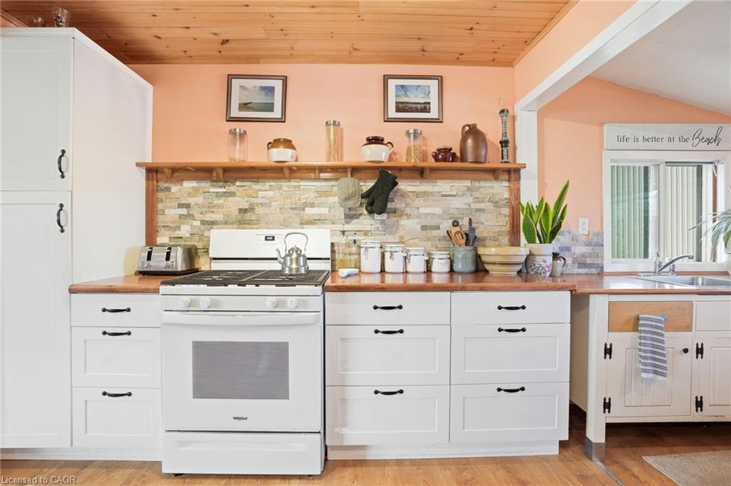 2579 Lakeshore Road Property Photo 14