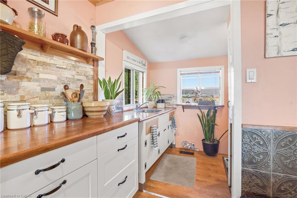 2579 Lakeshore Road Property Photo 15