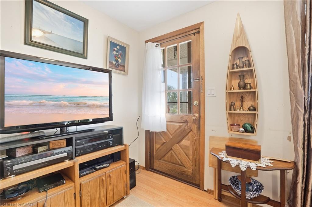 2579 Lakeshore Road Property Photo 19