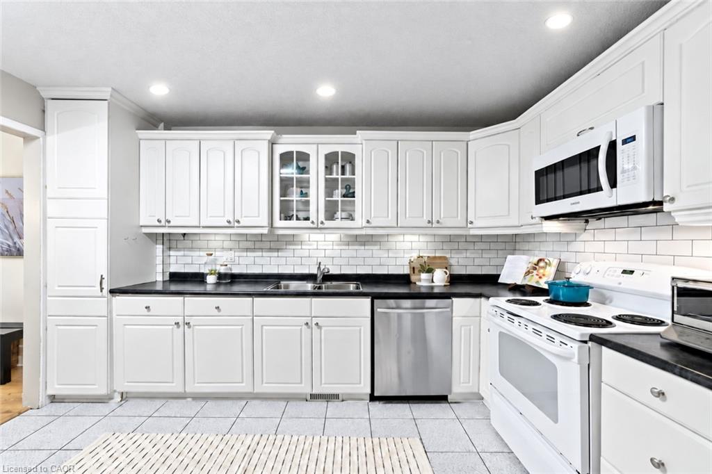61-1270 Gainsborough Drive Property Photo 4