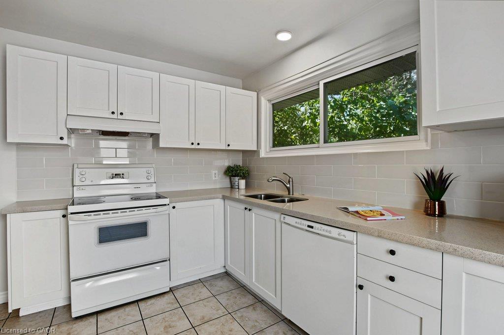 15 Carwyn Crescent Property Photo 12