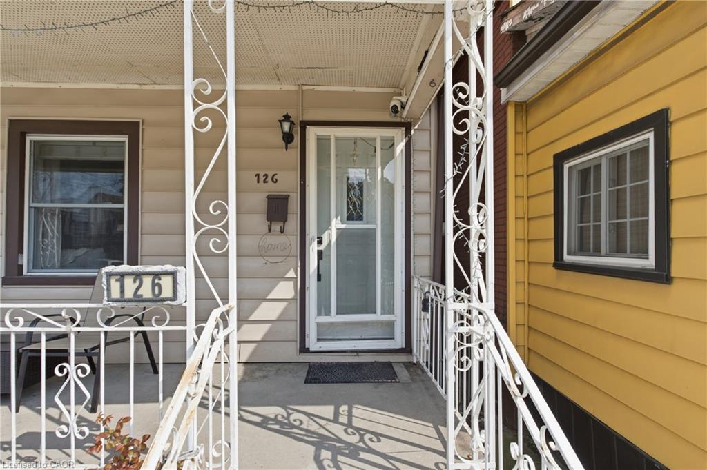 126 Niagara Street Property Photo 4