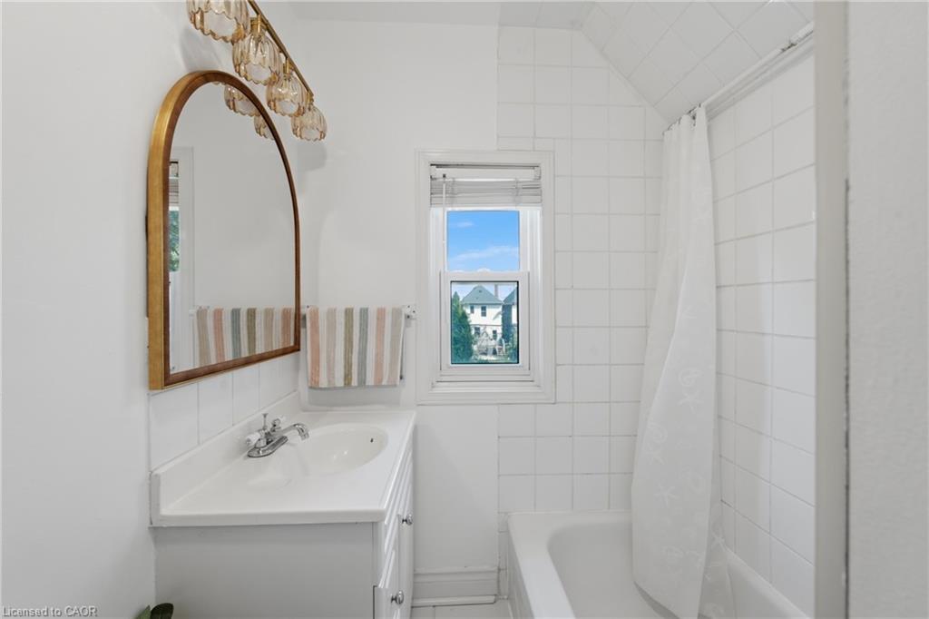 126 Niagara Street Property Photo 30