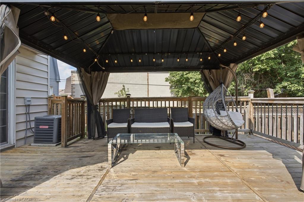 126 Niagara Street Property Photo 37