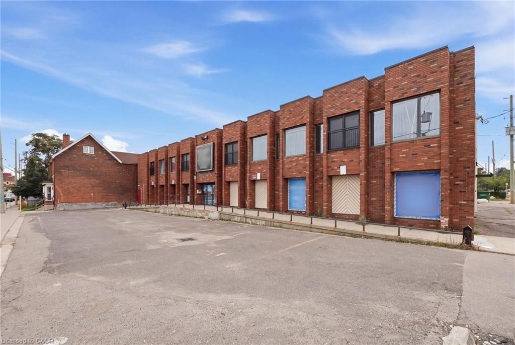 98 Barton Street E Property Photo 1