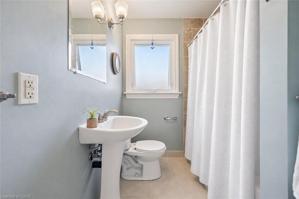 41 Prince Charles Drive Property Photo 12
