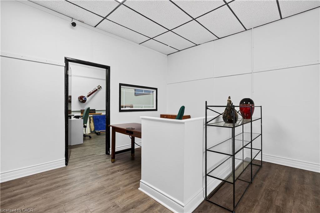 689 Barton Street E Property Photo 11