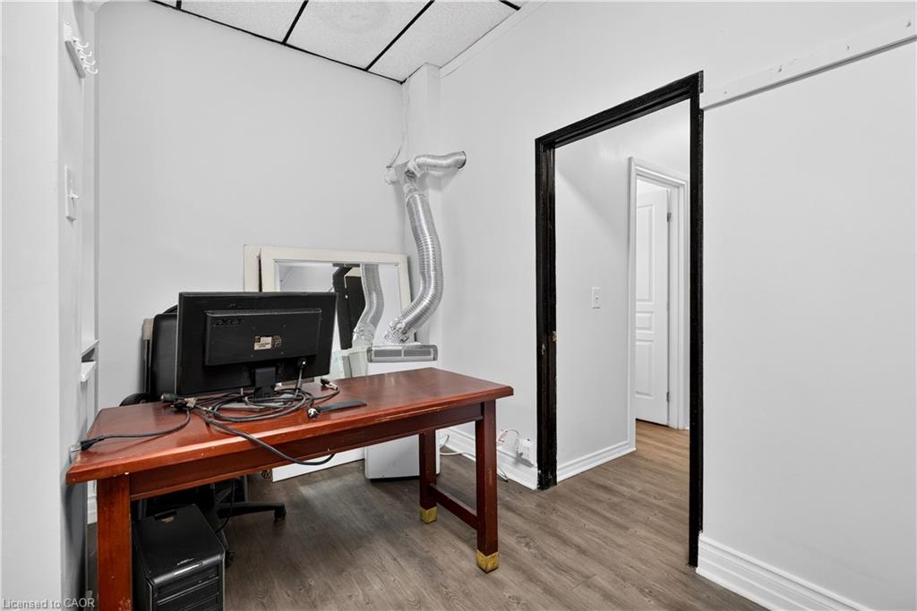 689 Barton Street E Property Photo 12