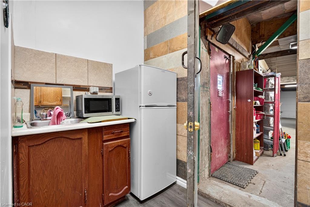 689 Barton Street E Property Photo 15