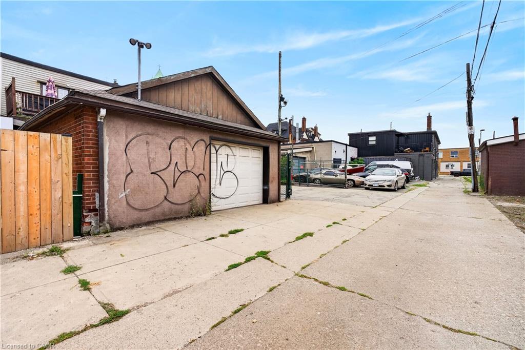 689 Barton Street E Property Photo 40