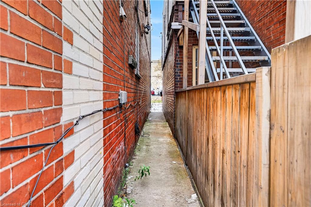 689 Barton Street E Property Photo 41