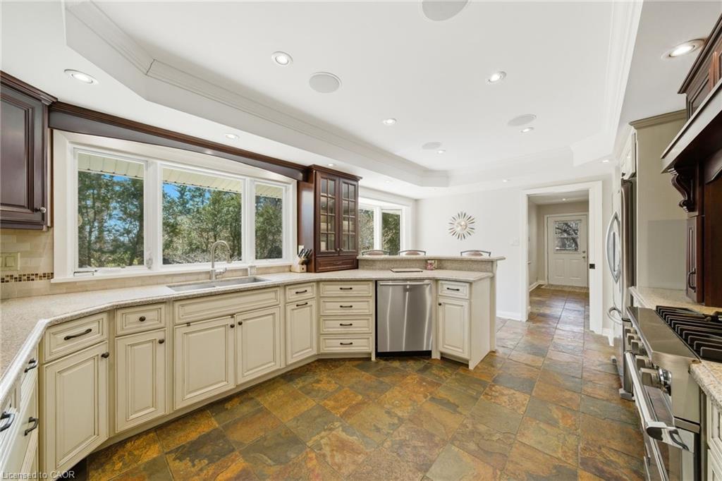 6 Summit Circle Property Photo 12