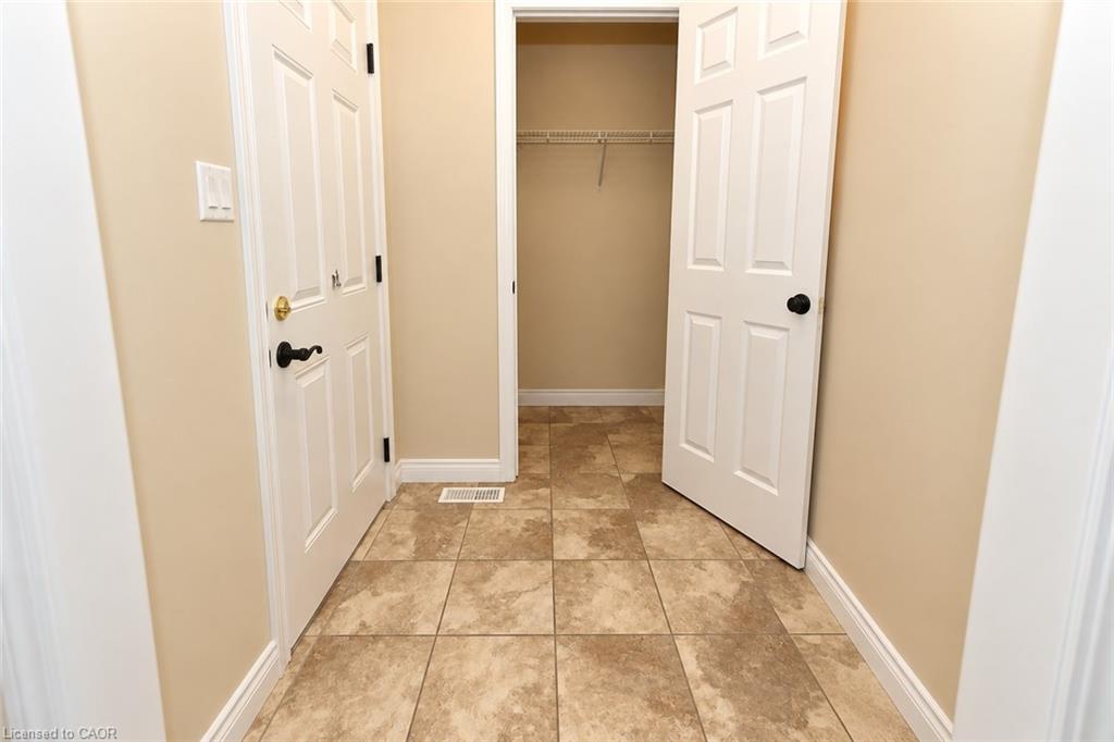 4 Drone Crescent Property Photo 8