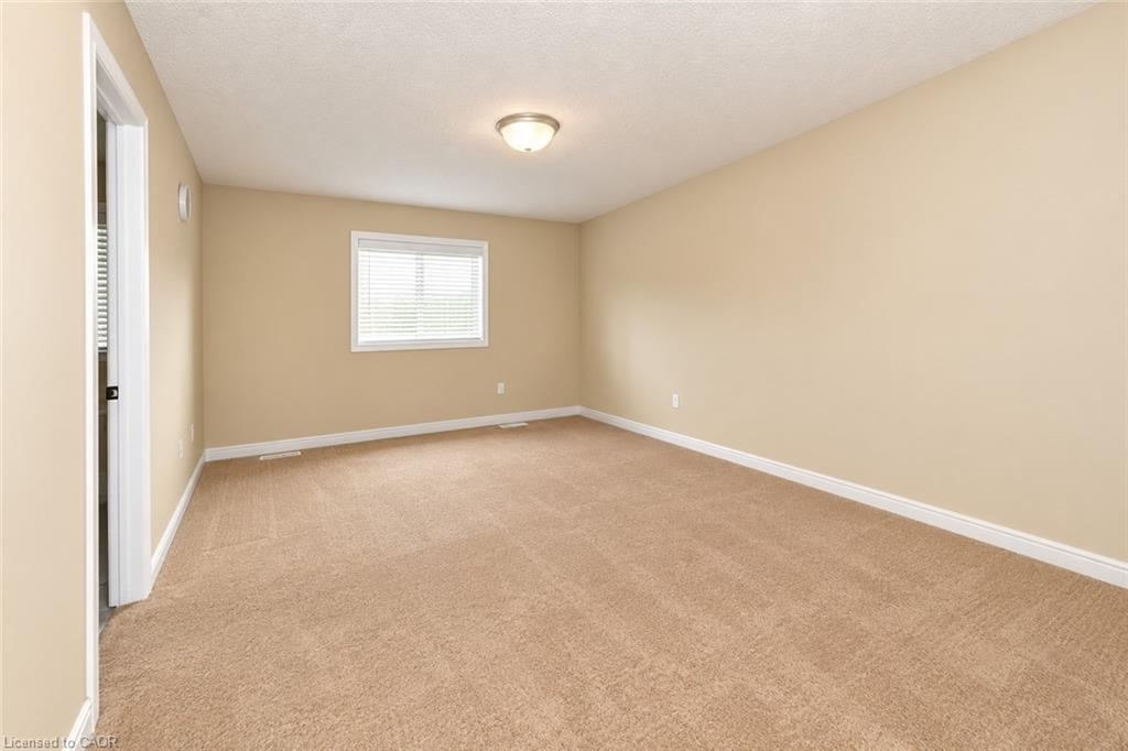 4 Drone Crescent Property Photo 9