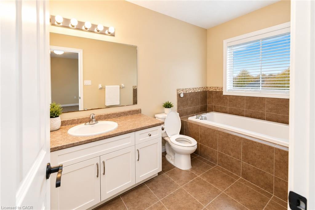 4 Drone Crescent Property Photo 12