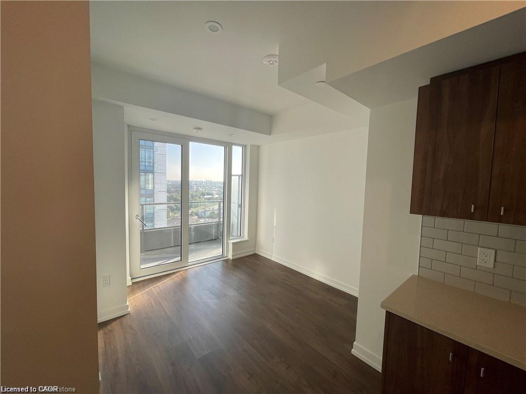 1704-5 Wellington Street S Property Photo 24