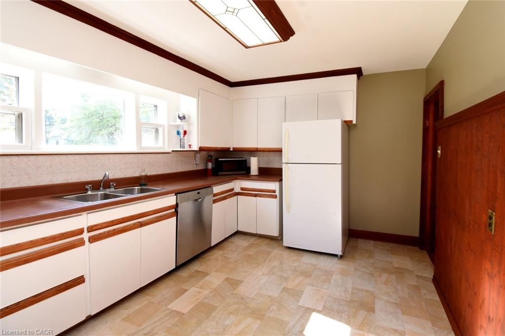 23 Bond Street S Property Photo 4