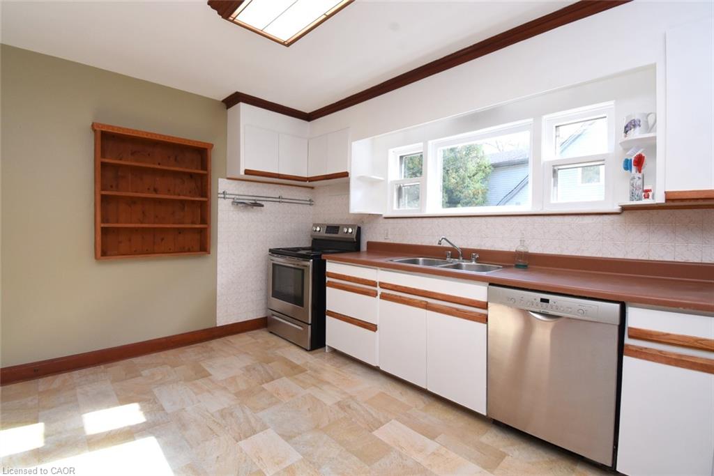 23 Bond Street S Property Photo 5