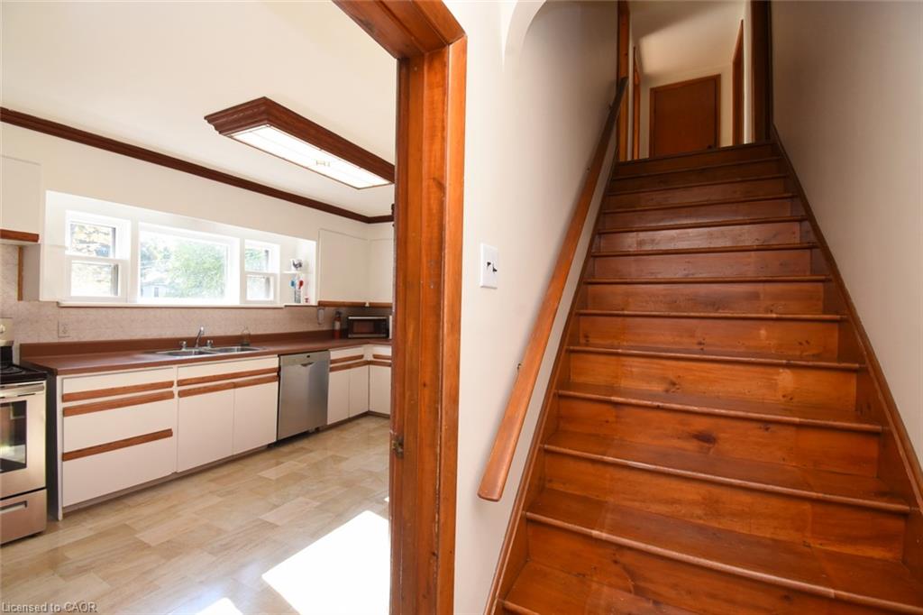 23 Bond Street S Property Photo 6