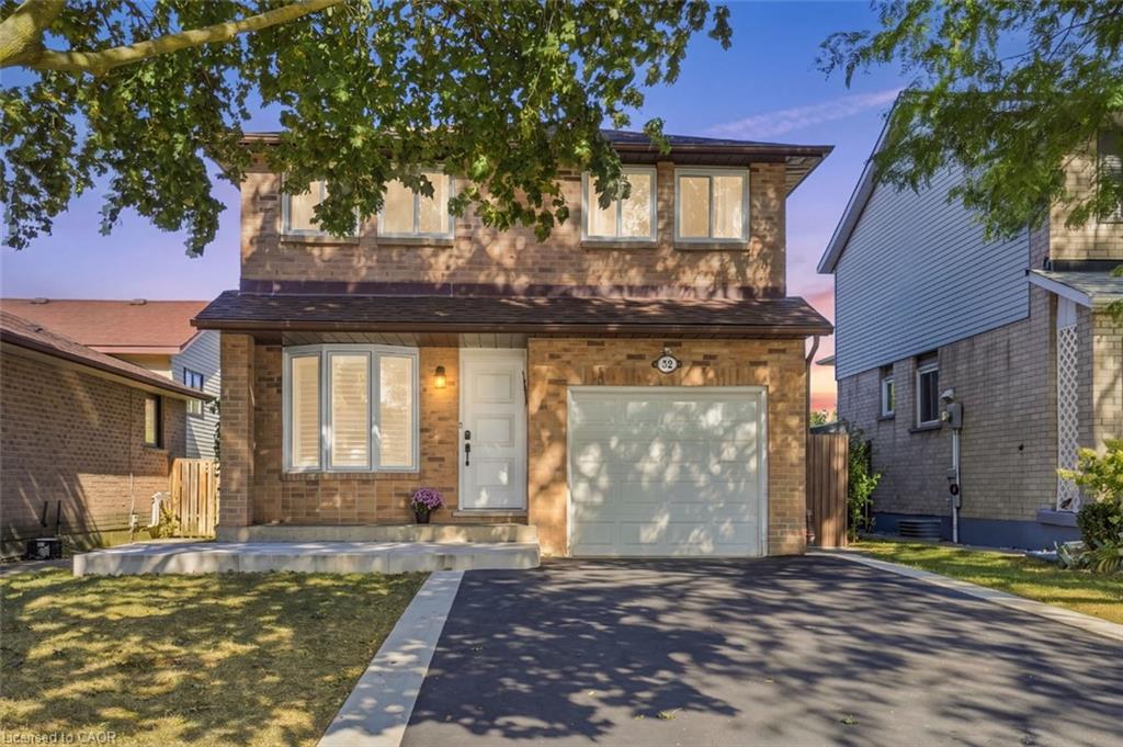 32 Twinoaks Crescent Property Photo 1