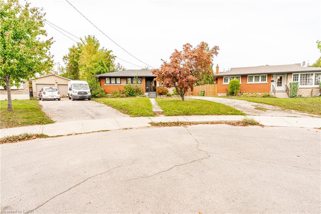 33 Kenwood Crescent Property Photo 2