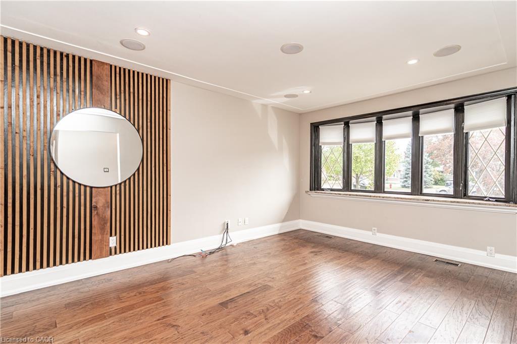 33 Kenwood Crescent Property Photo 5