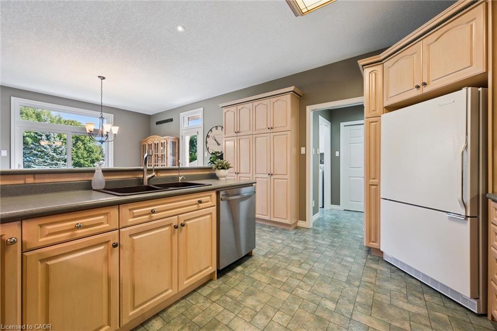 8 Chancellor Drive Property Photo 14