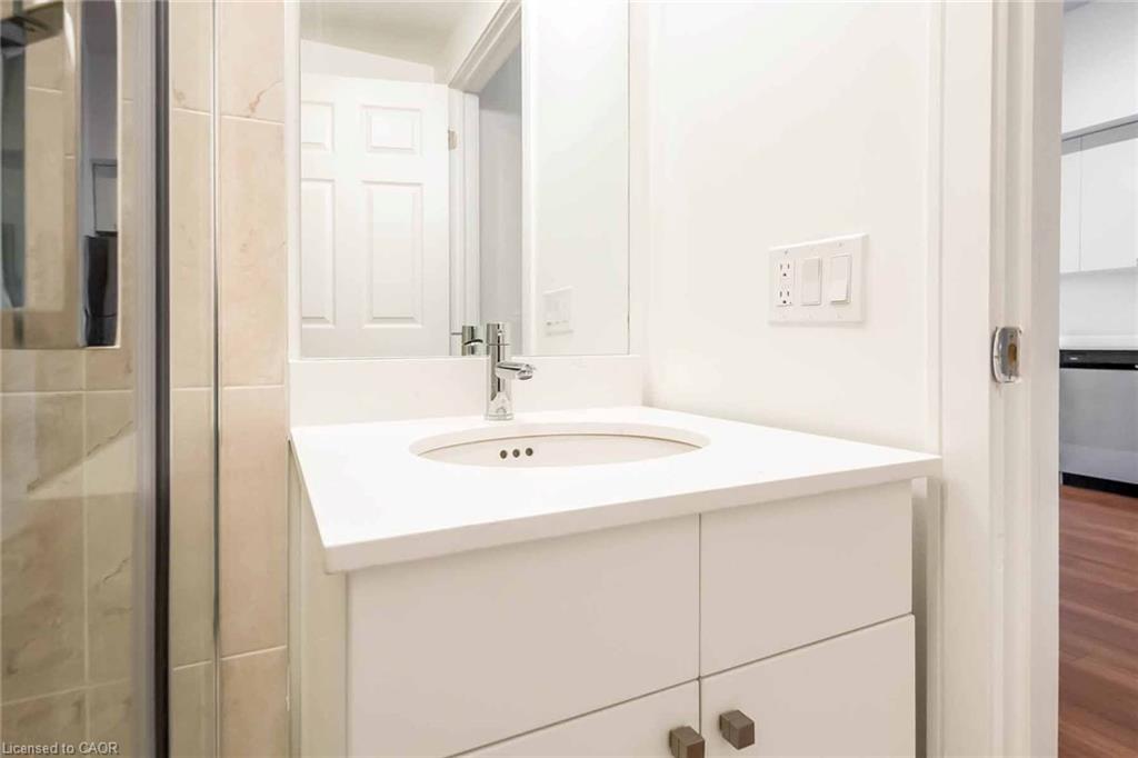 1 Wellington Street Property Photo 24