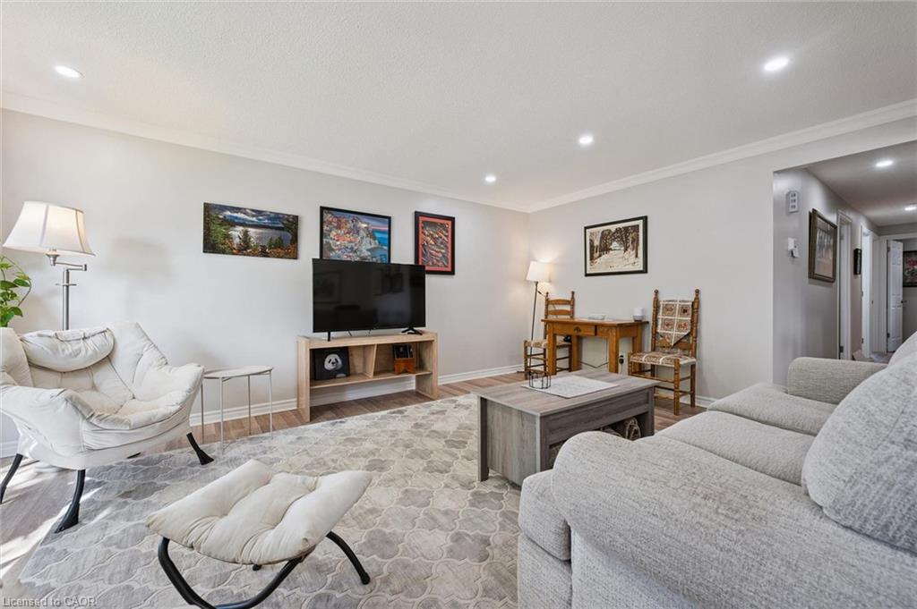 172 Laurentian Drive Property Photo 8