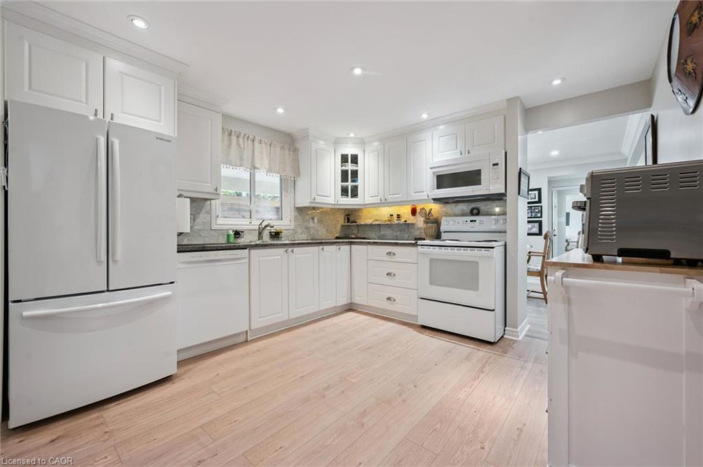 172 Laurentian Drive Property Photo 11