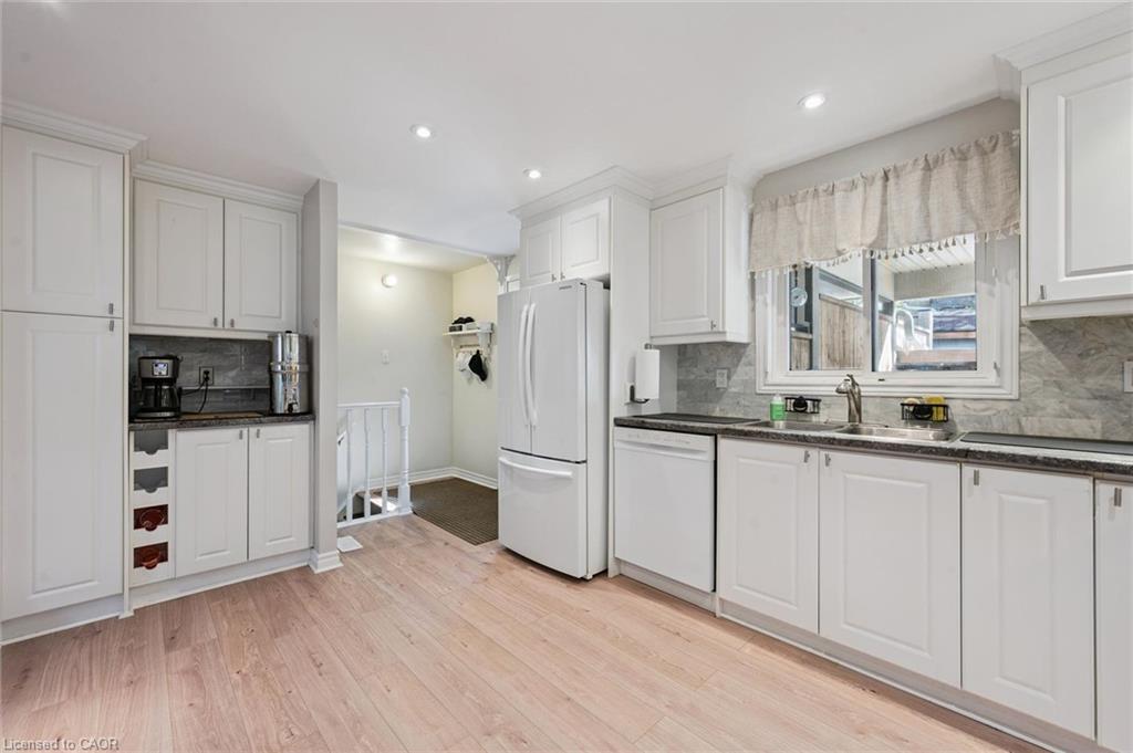172 Laurentian Drive Property Photo 12