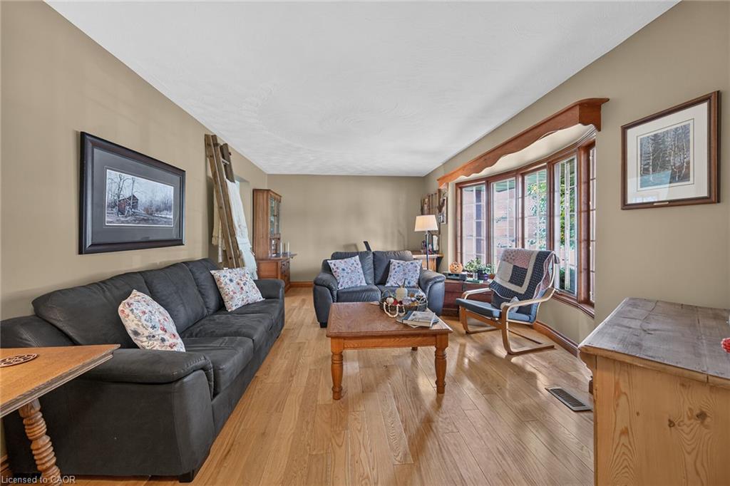 108 Temperance Street E Property Photo 8
