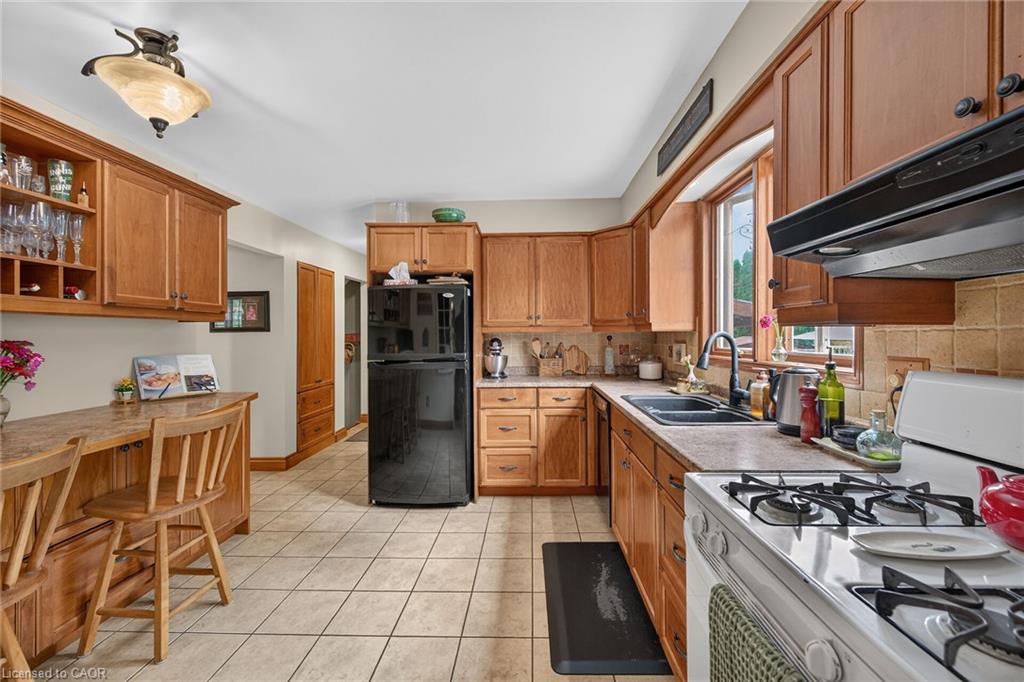 108 Temperance Street E Property Photo 13